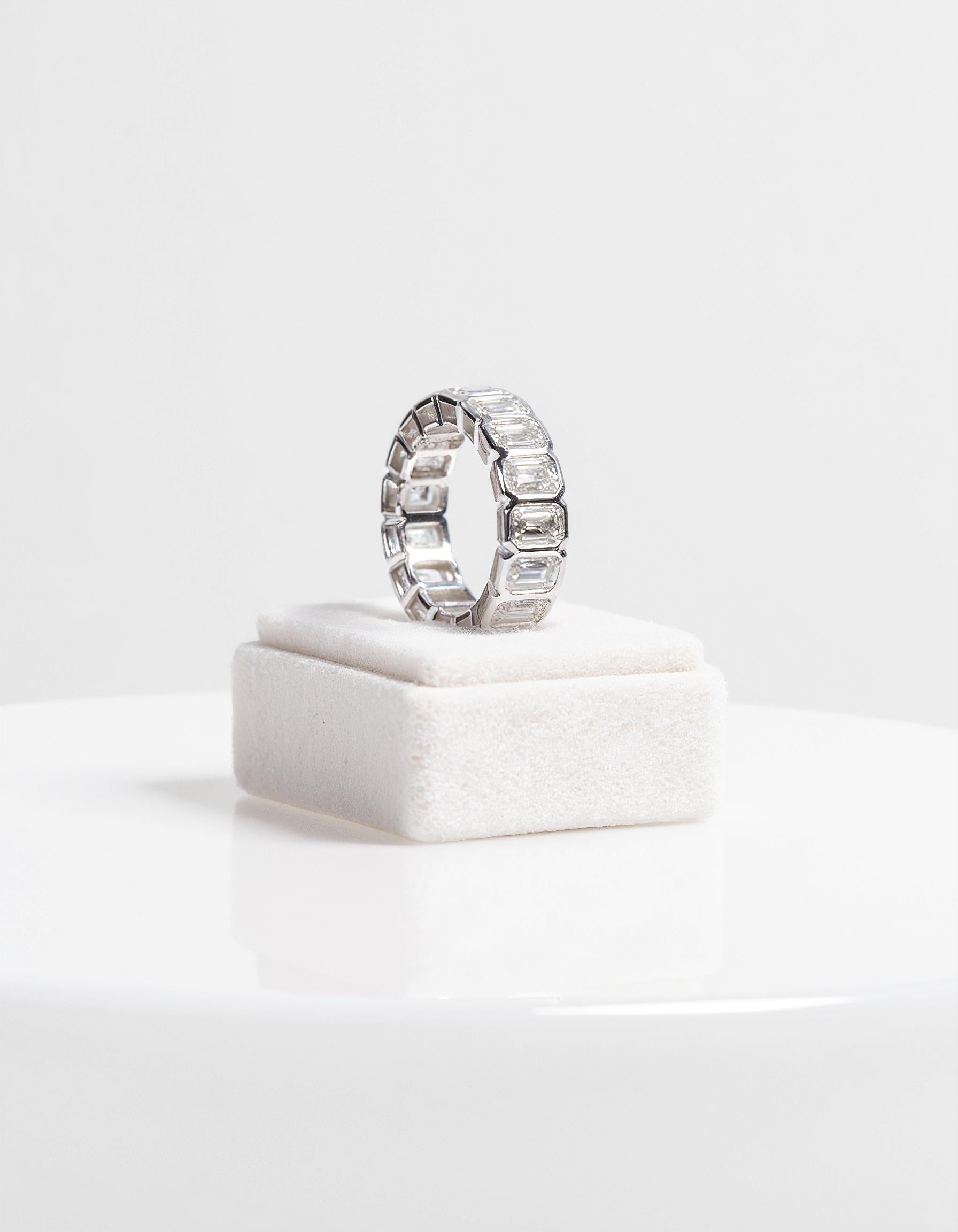 "Janela" Emerald cut Bezel set Eternity Band