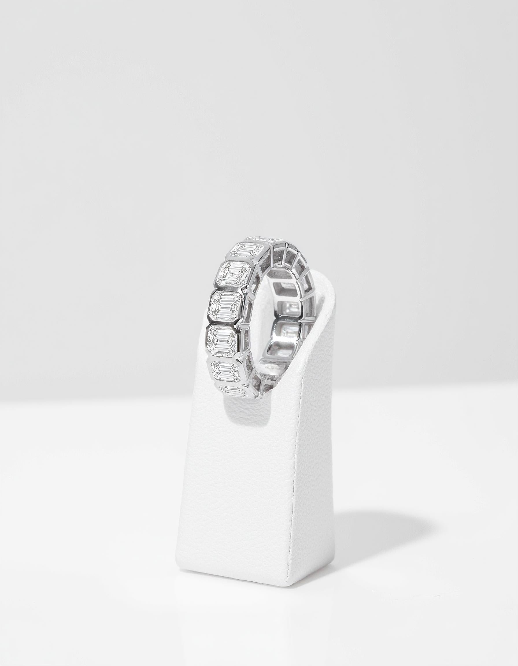 "Janela" Emerald cut Bezel set Eternity Band