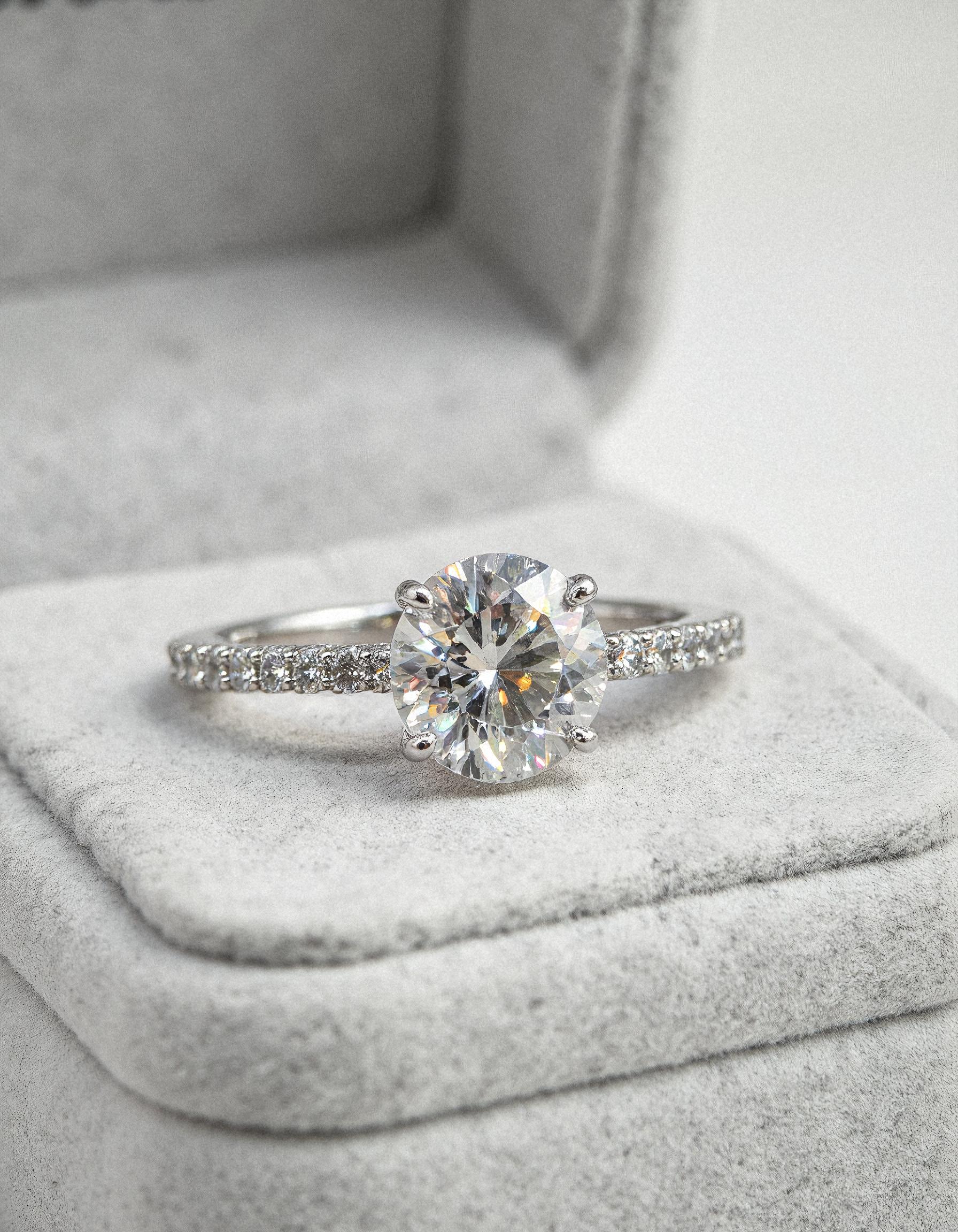 "Lona" Round brilliant Cut diamond solitaire With Pave&