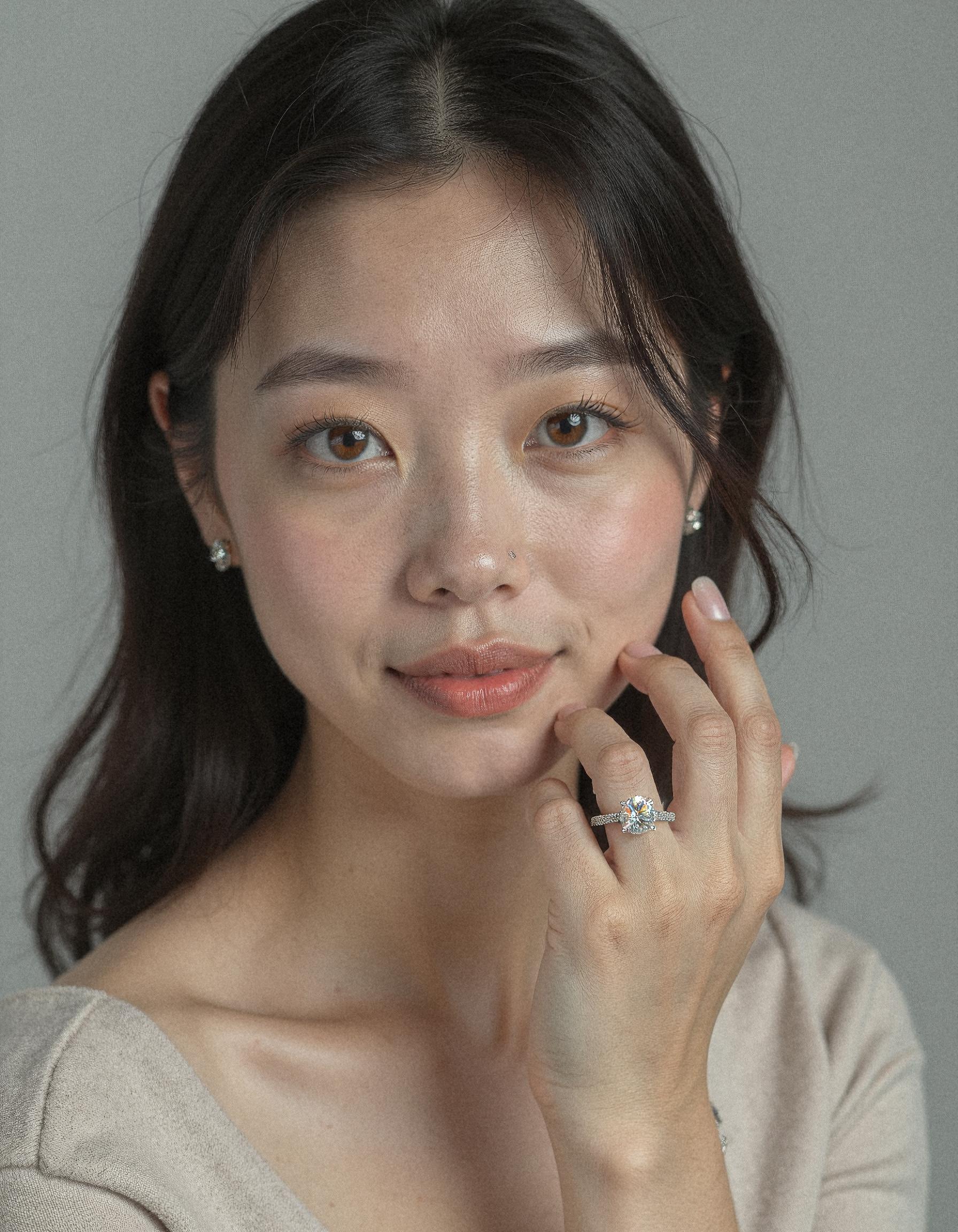 "Lona" Round brilliant Cut diamond solitaire With Pave&