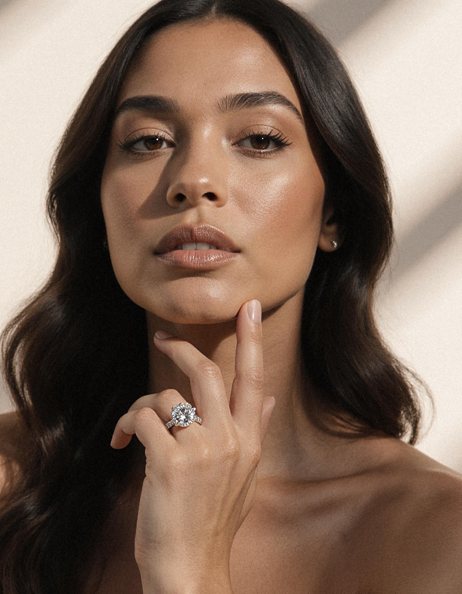 "Lona" Round brilliant Cut diamond solitaire With Pave&