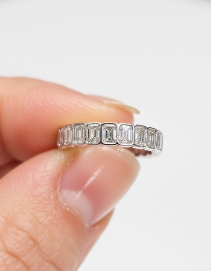 &quot;Kaida&quot; Emerald cut Bezel set Eternity Band