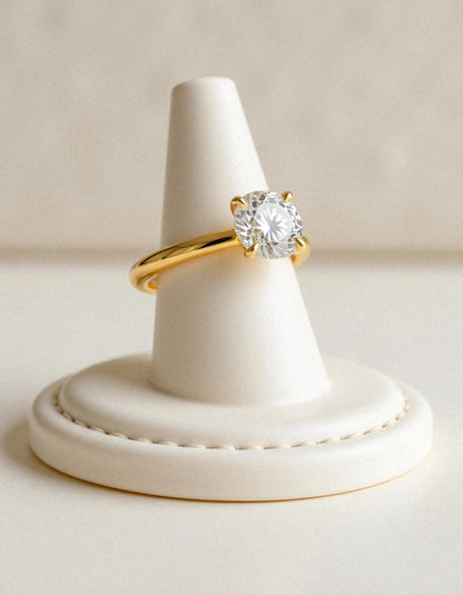 &quot;Juliet&quot; Round brilliant Cut diamond solitaire in Claw Prong setting.